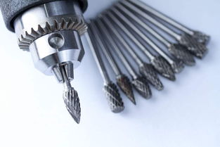 刀具按工件加工表面的形式